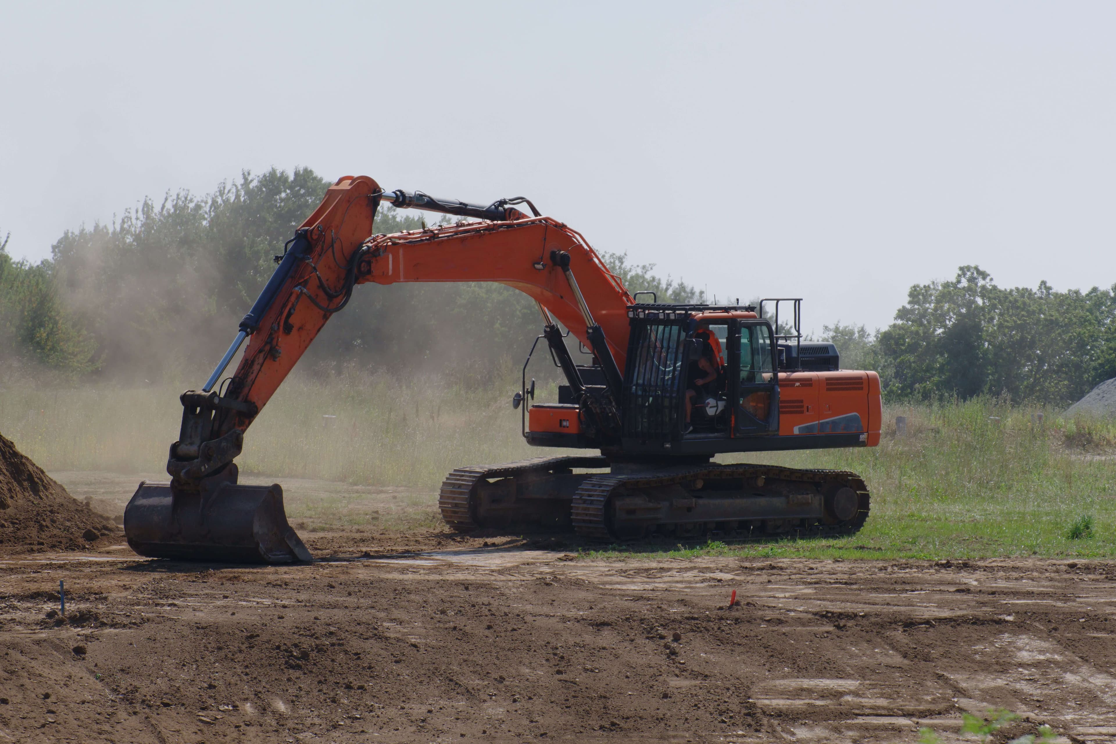Caterpillar Heavy Crawler Excavator heavy equipment for rent in Dubai
